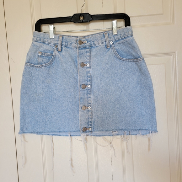 VINTAGE GUESS LIGHT WASH DENIM SKIRT - Picture 8 of 14